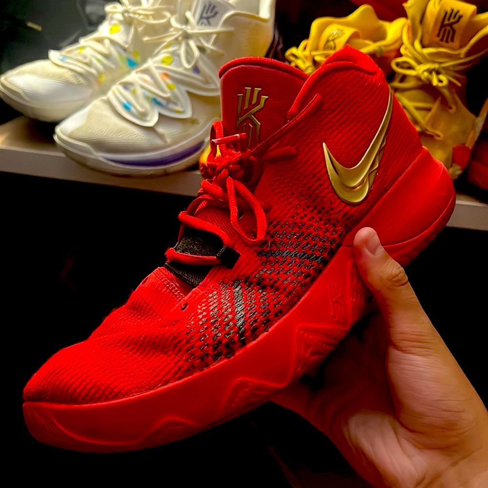 Kyrie flytrap university red